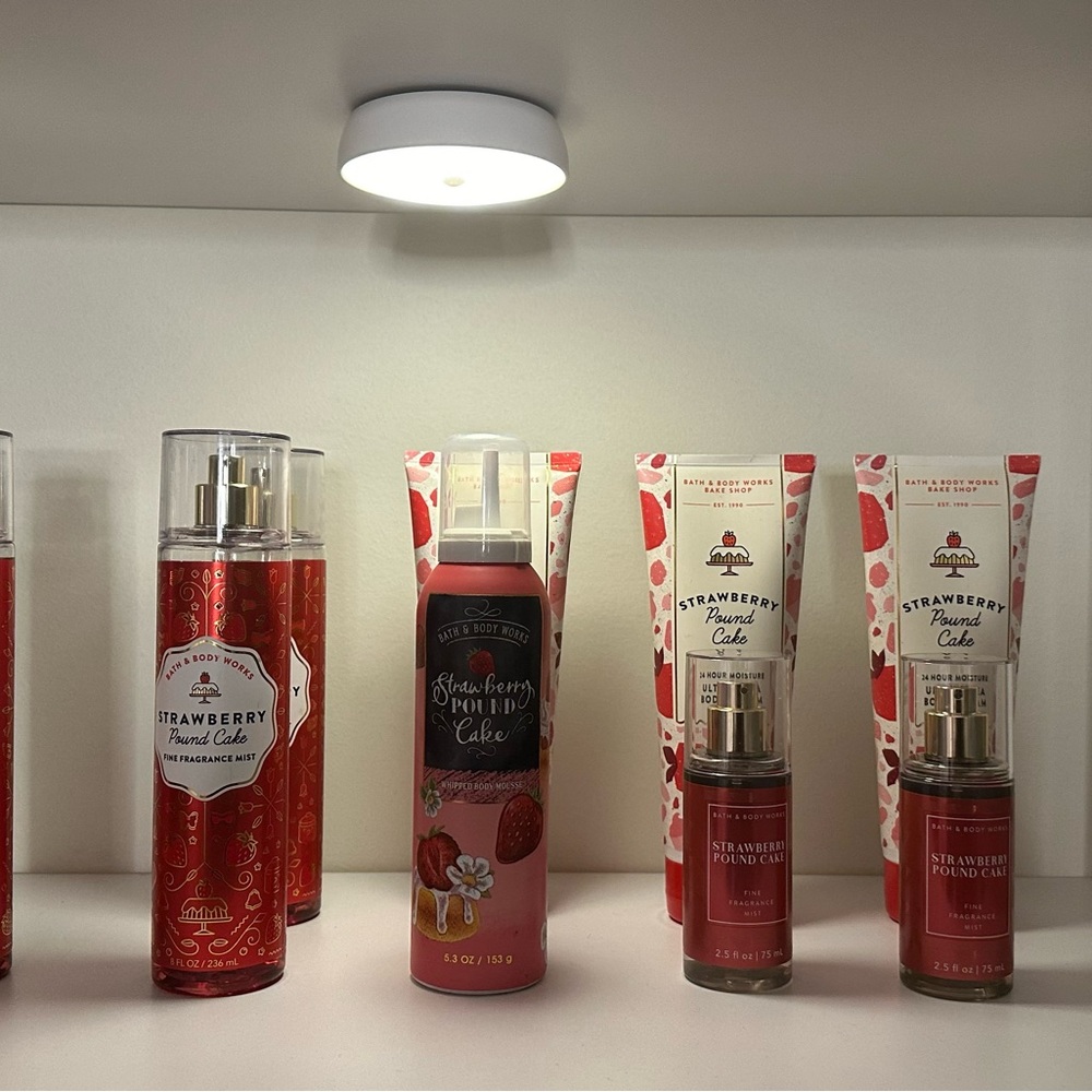 bath and body works strawberry pound cake bundle